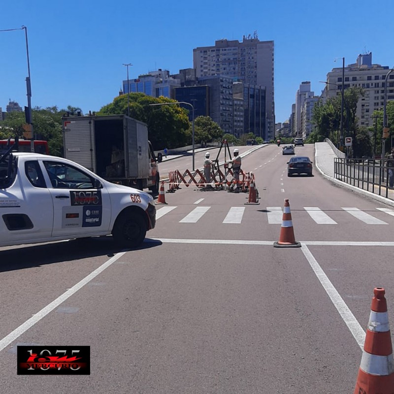 Modernização de rede subterrânea no centro de Porto Alegre