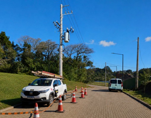 Mercúrio conclui eletrificação de loteamento em Nova Santa Rita