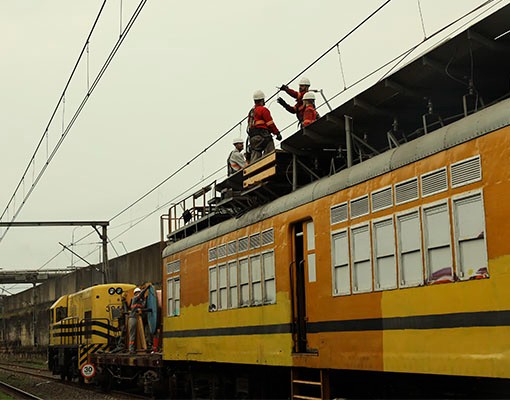 Equipes da Mercúrio participam do trabalho de recomposição dos sistemas elétricos da Trensurb após enchentes