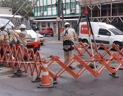 Modernização de rede subterrânea no centro de Porto Alegre