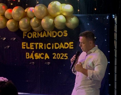 Estão formados os alunos da turma de 2025 do curso de Eletricidade básica