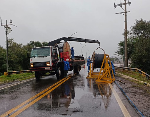 Mercúrio conclui instalação de 750 metros de rede sobre a ponte do Rio Jacuí em regime emergencial