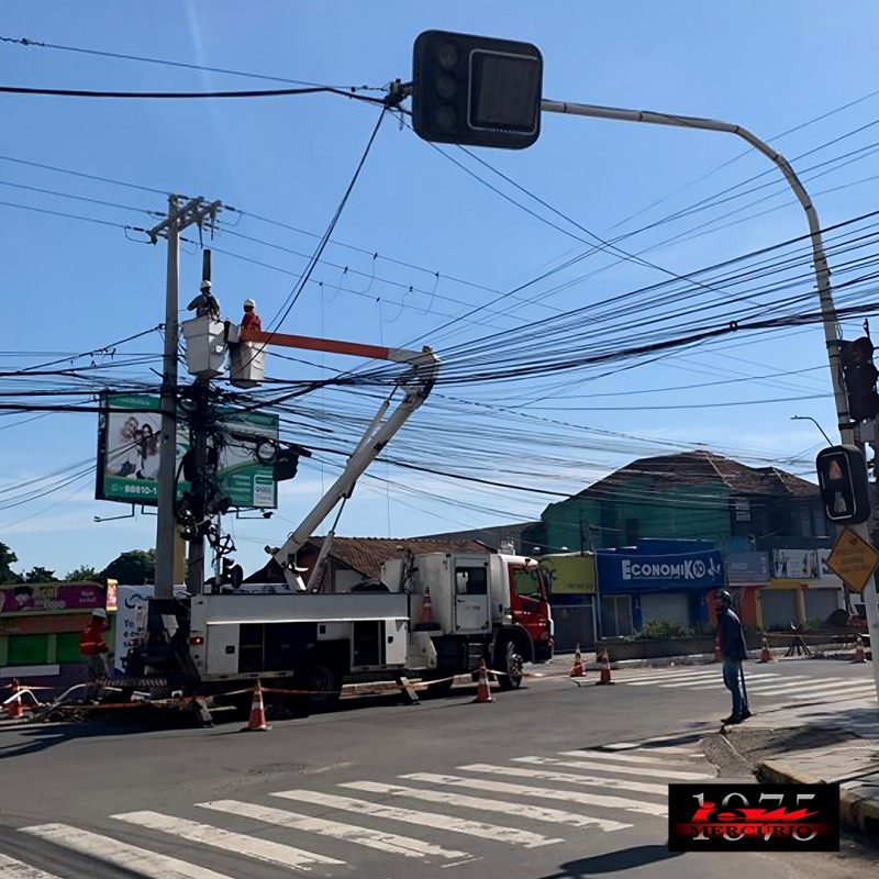 Equipes da Mercúrio realizam obra de manutenção e modernização nas redes de distribuição em Esteio
