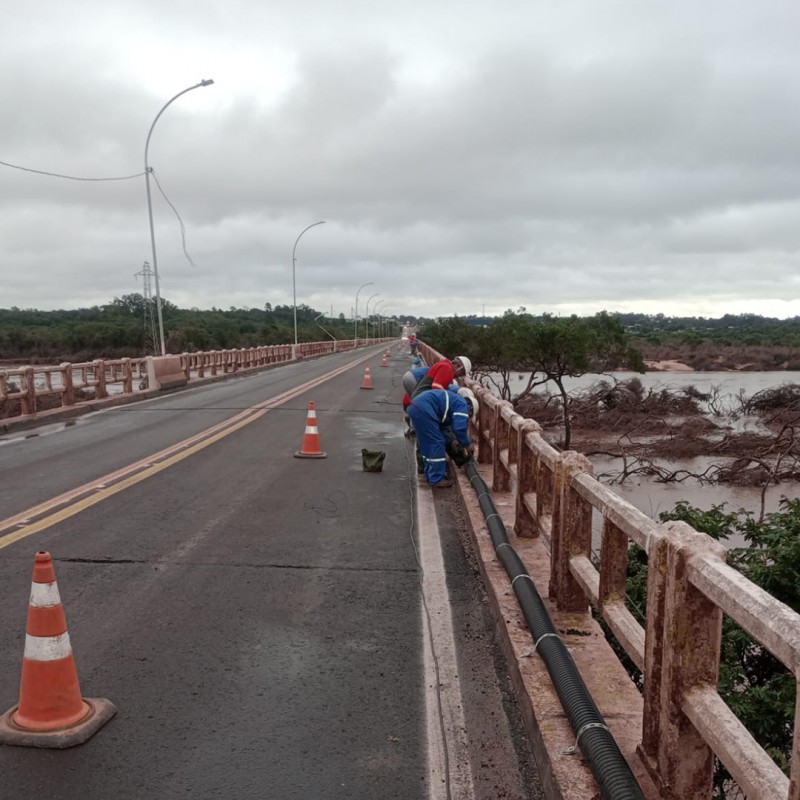 Mercúrio conclui instalação de 750 metros de rede sobre a ponte do Rio Jacuí em regime emergencial