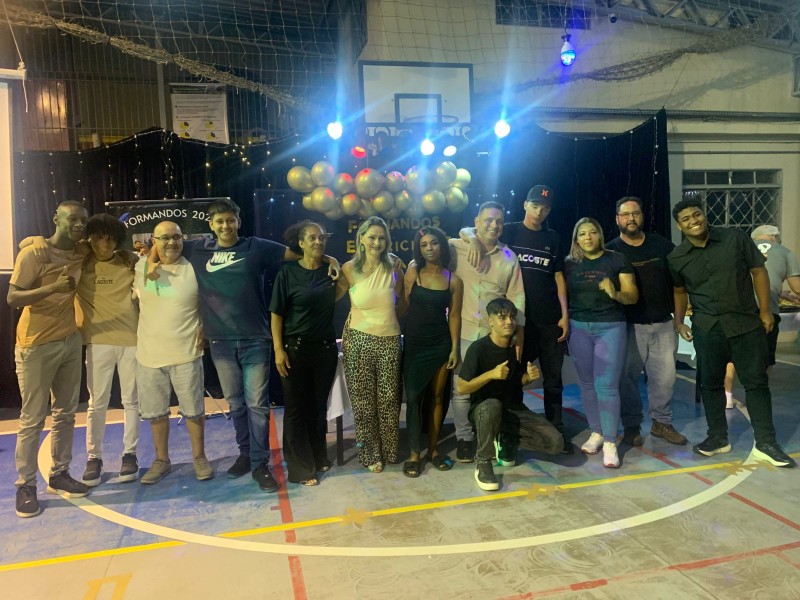 Estão formados os alunos da turma de 2025 do curso de Eletricidade básica