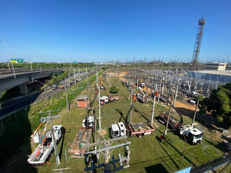 Equipes da Mercúrio realizam manutenção em subestação de energia em Canoas